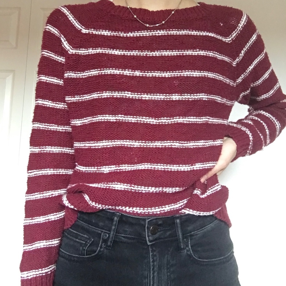 👚3/$15 Burgundy-white striped sweater